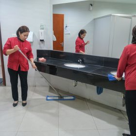 Công việc hằng ngày của một Nhân Viên Tạp Vụ VietCleaning