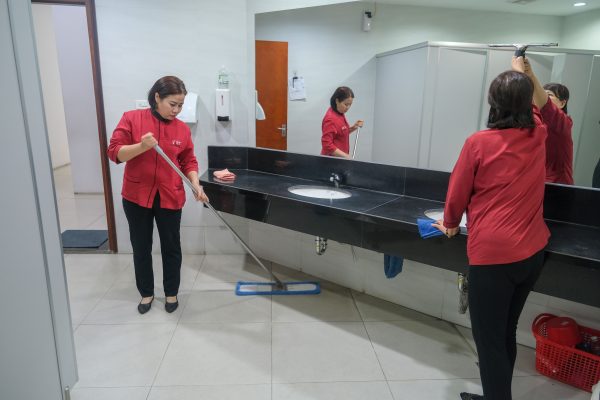 Công việc hằng ngày của một Nhân Viên Tạp Vụ VietCleaning