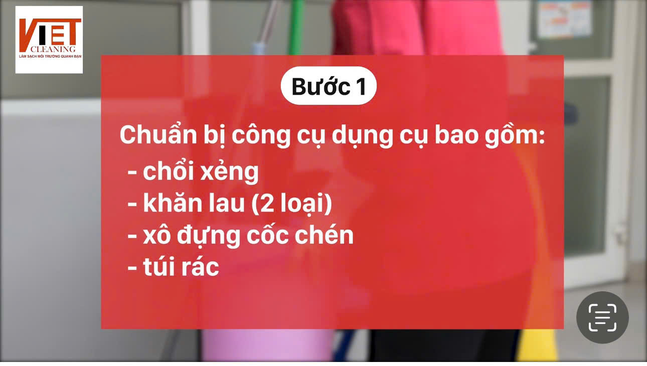Bước 1 trong quy trình vệ sinh văn phòng lớp học: Chuẩn Bị Dụng Cụ Vệ Sinh